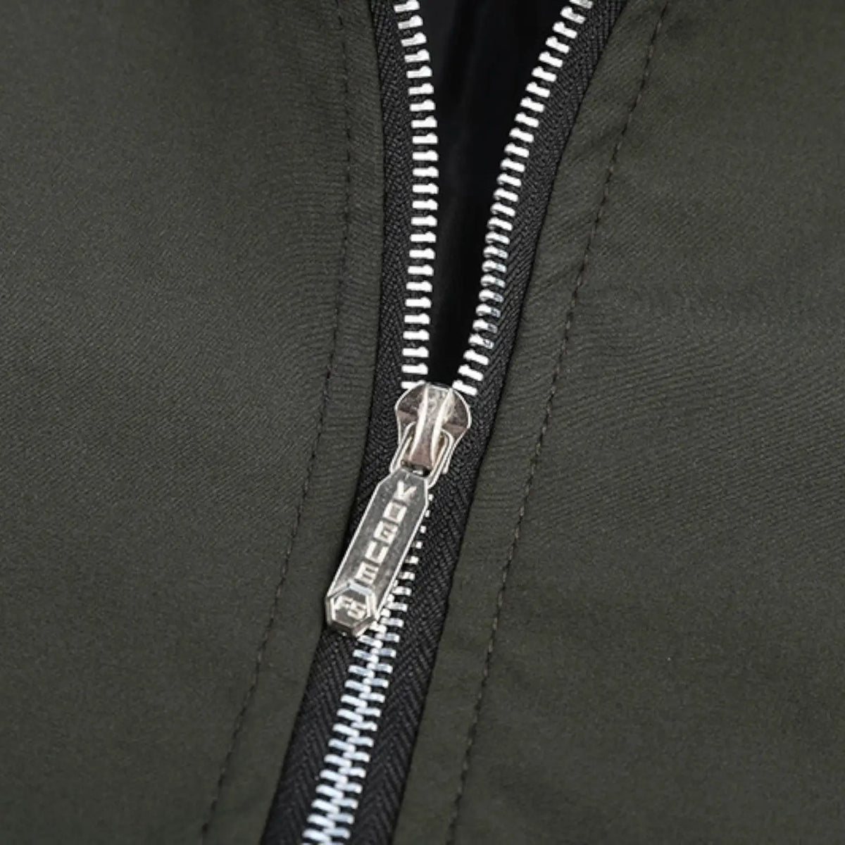 BOMBER MILITAIRE AVIATEUR