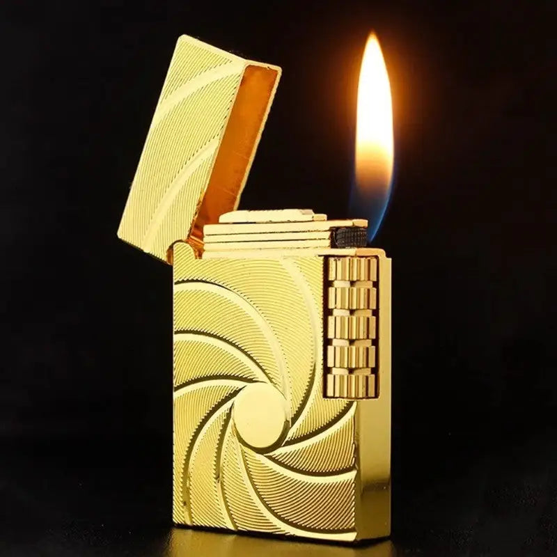 Briquet tempête doré à gravure Art nouveau