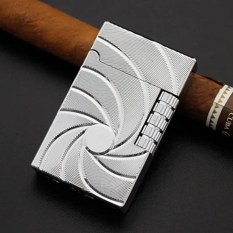 Briquet tempête doré à gravure Art nouveau
