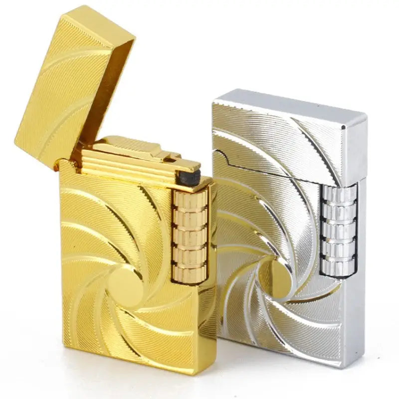 Briquet tempête doré à gravure Art nouveau