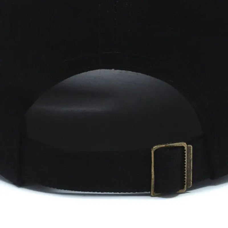 Casquette à écusson style militaire
