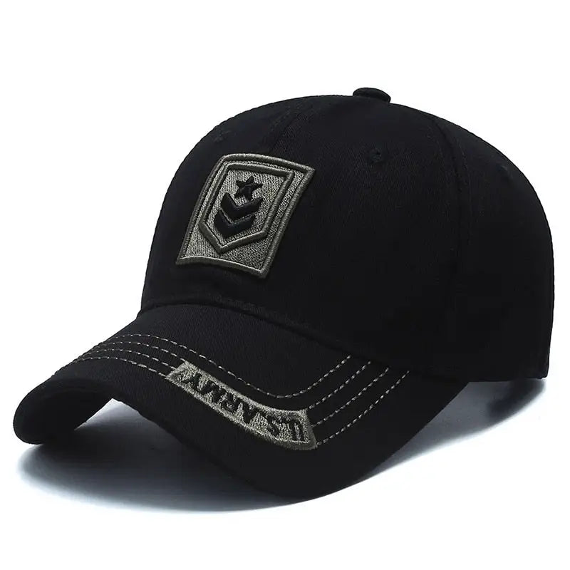 Casquette à écusson style militaire