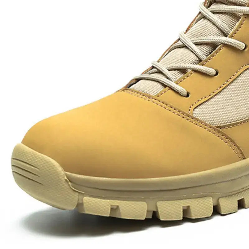 Chaussure de combat armée
