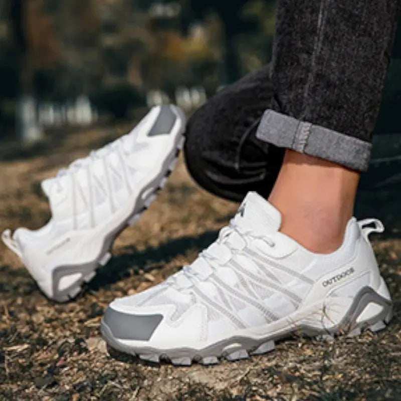 Chaussure de marche résistante