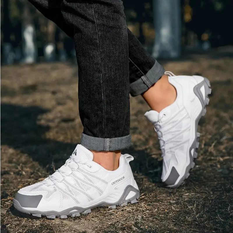 Chaussure de marche résistante