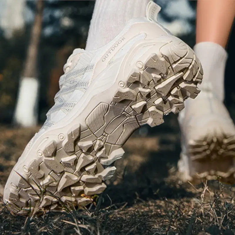 Chaussure de marche résistante