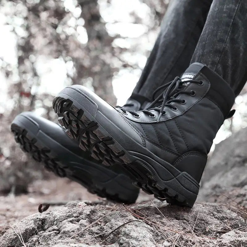 Chaussures noires militaires