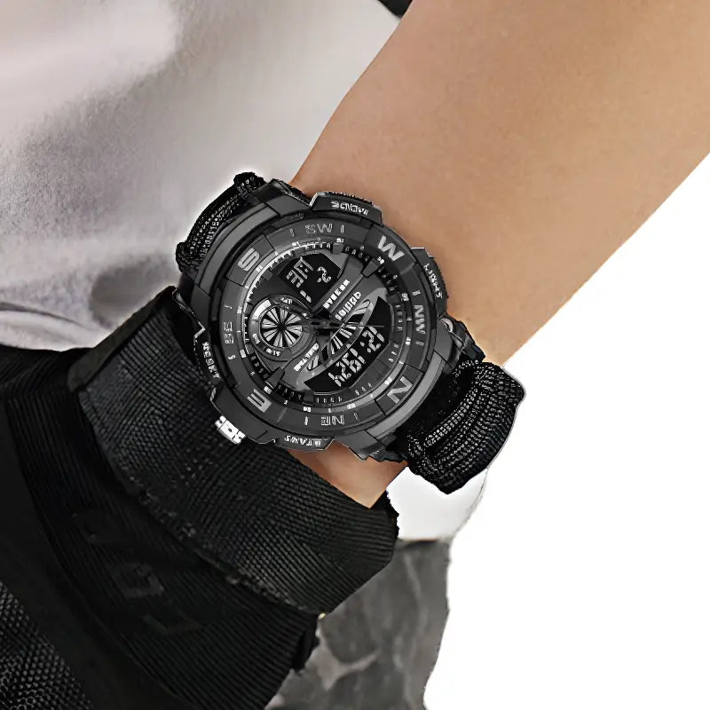 Montre militaire double affichage analogique et digital