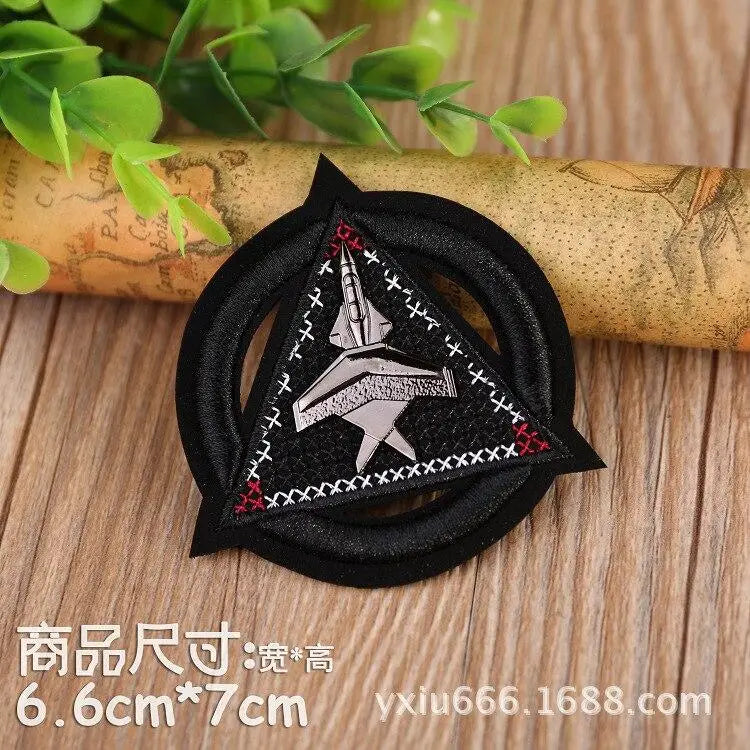 PATCH MILITAIRE AVEC MOTIF D’ALLIAGE