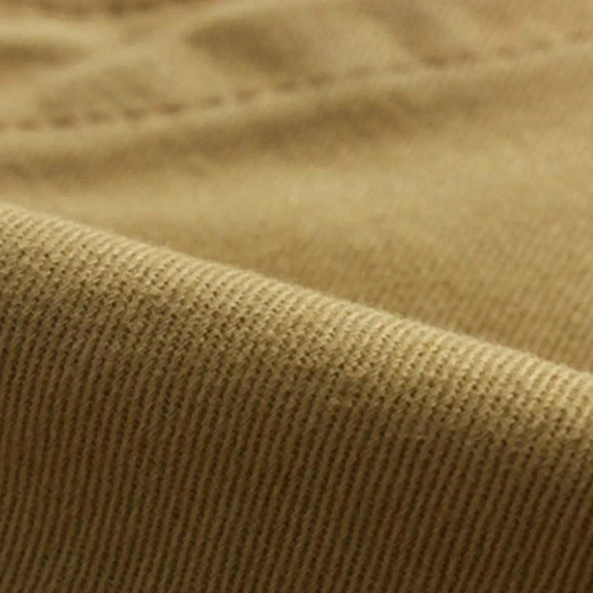 SHORT MILITAIRE AVEC POCHES PRATIQUES