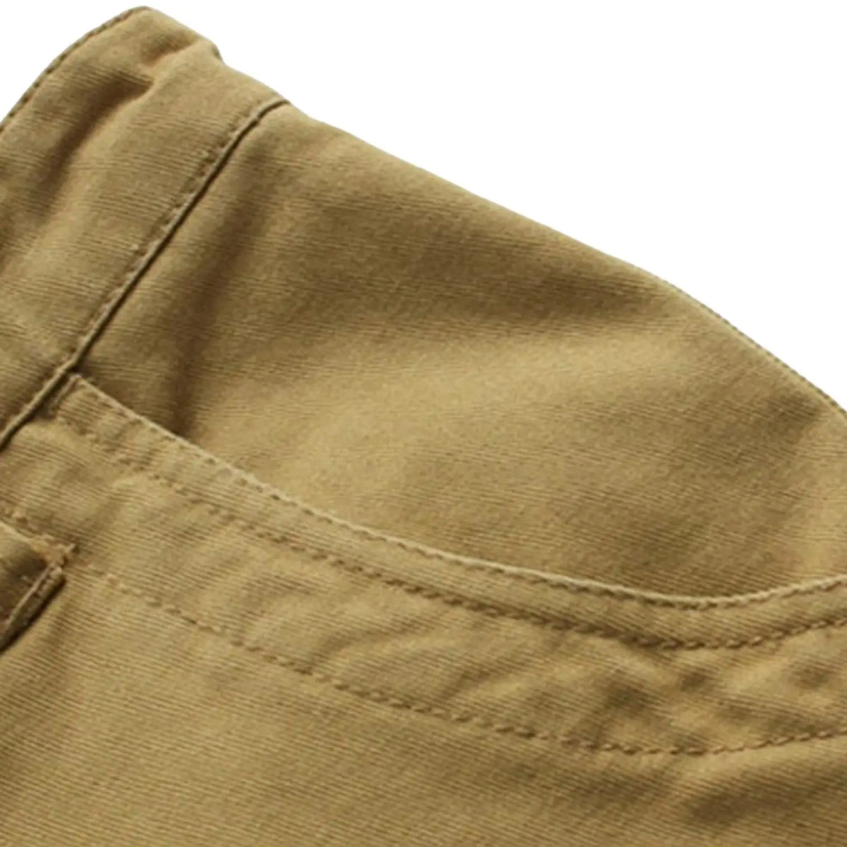 SHORT MILITAIRE AVEC POCHES PRATIQUES