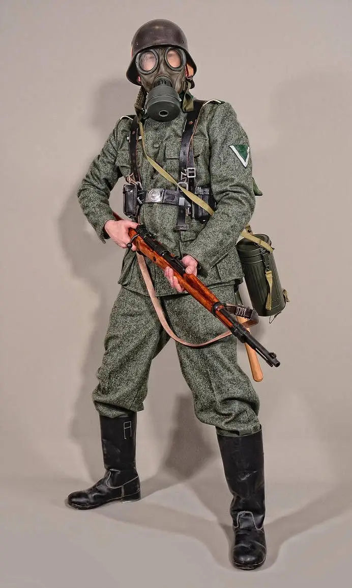 Comment un militaire doit se présenter?