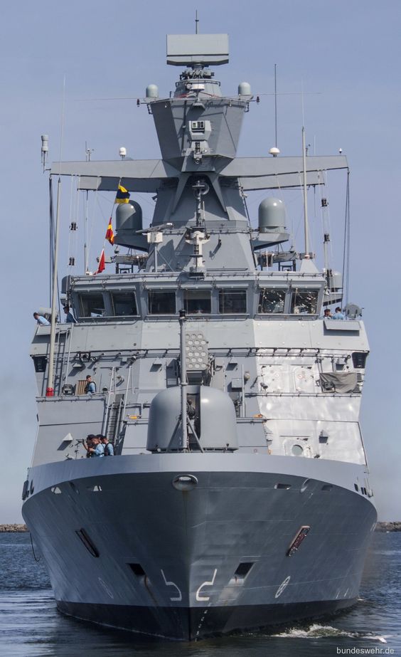 Pourquoi-la-marine-française-est-appelée-la-Royale
