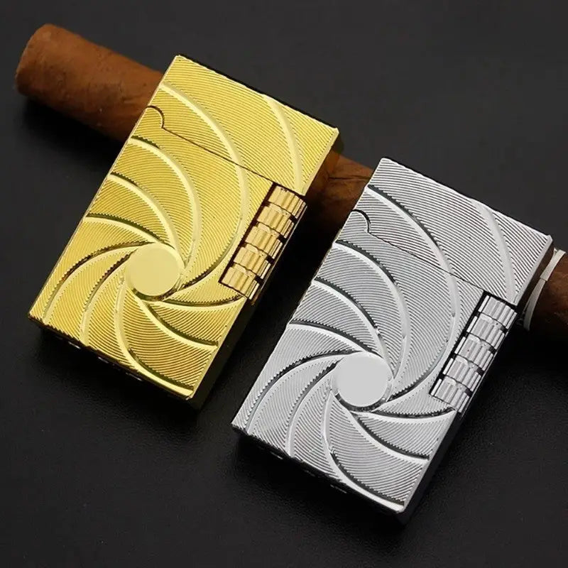 Briquet tempête doré à gravure Art nouveau