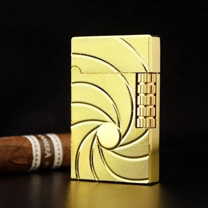 Briquet tempête doré à gravure Art nouveau