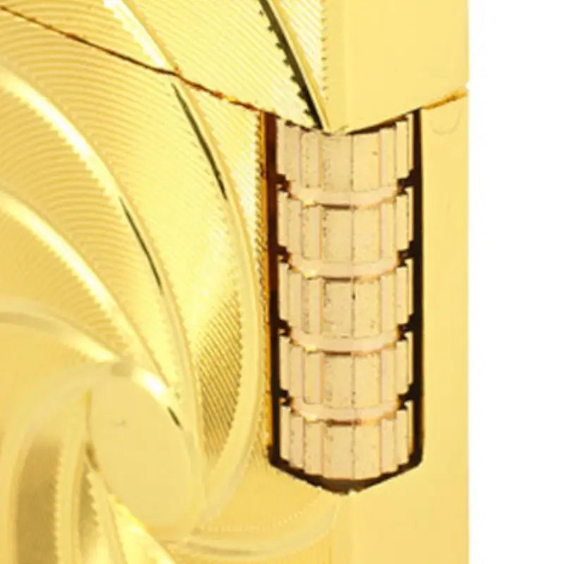 Briquet tempête doré à gravure Art nouveau