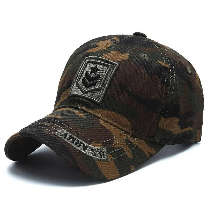 Casquette à écusson style militaire