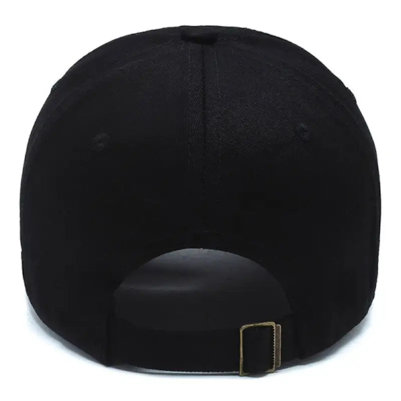 Casquette à écusson style militaire