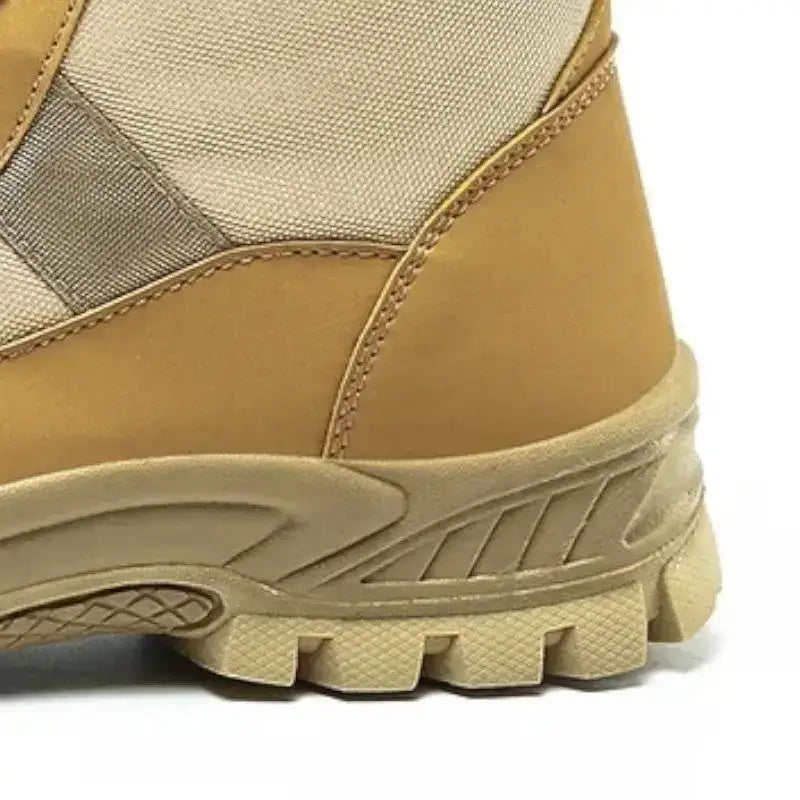 Chaussure de combat armée