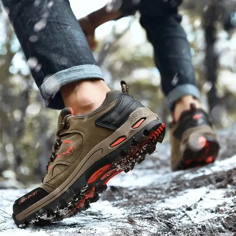 Chaussure de marche militaire