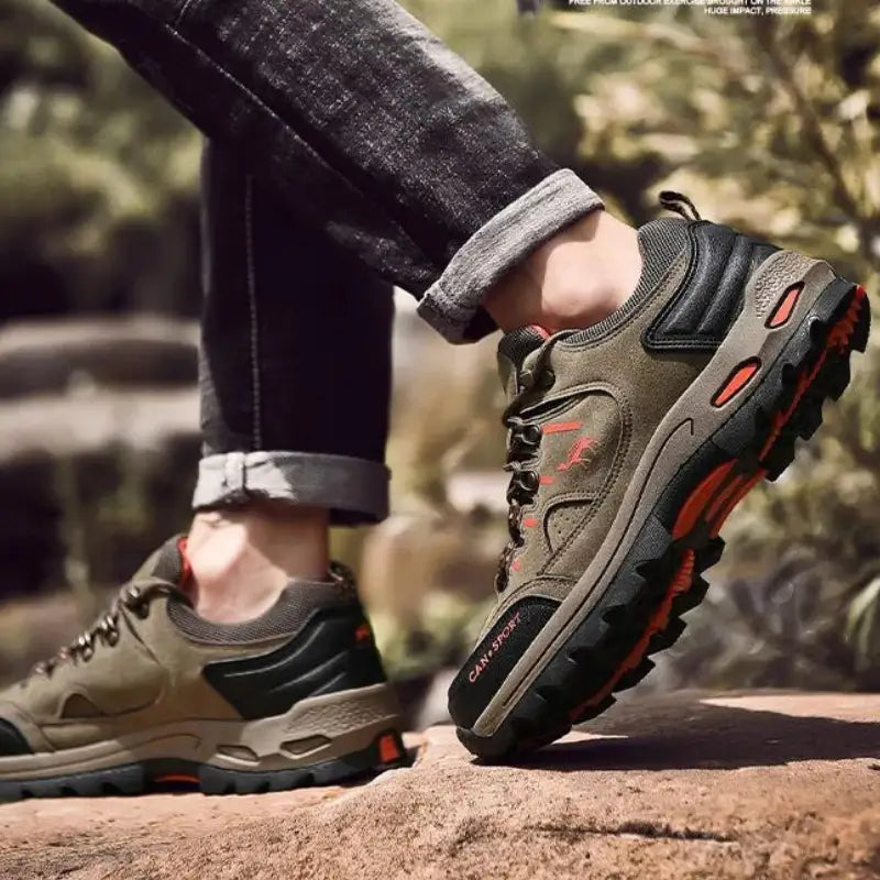 Chaussure de marche militaire