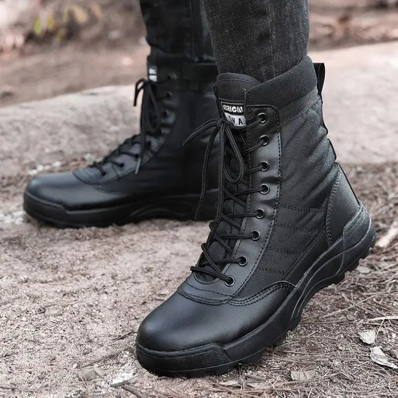Chaussures noires militaires