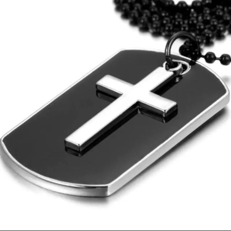 Collier plaque avec croix