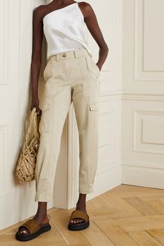 Comment porter un pantalon treillis femme ?