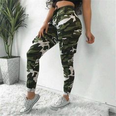 Comment porter un pantalon treillis femme ?