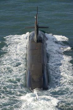 comment-un-sous-marin-remonte-à-la-surface