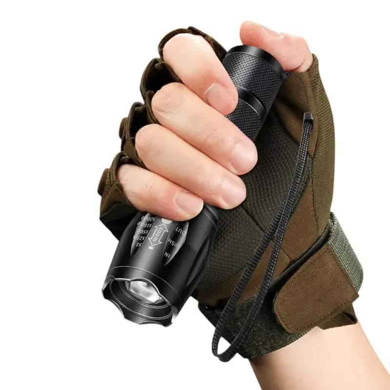 Lampe torche militaire tactique