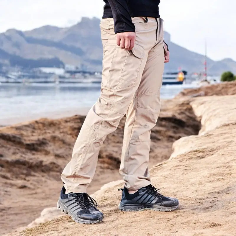 Pantalon de treillis militaire