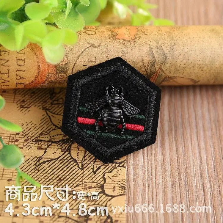 PATCH MILITAIRE AVEC MOTIF D’ALLIAGE
