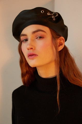 Pourquoi les militaires portent un béret ?