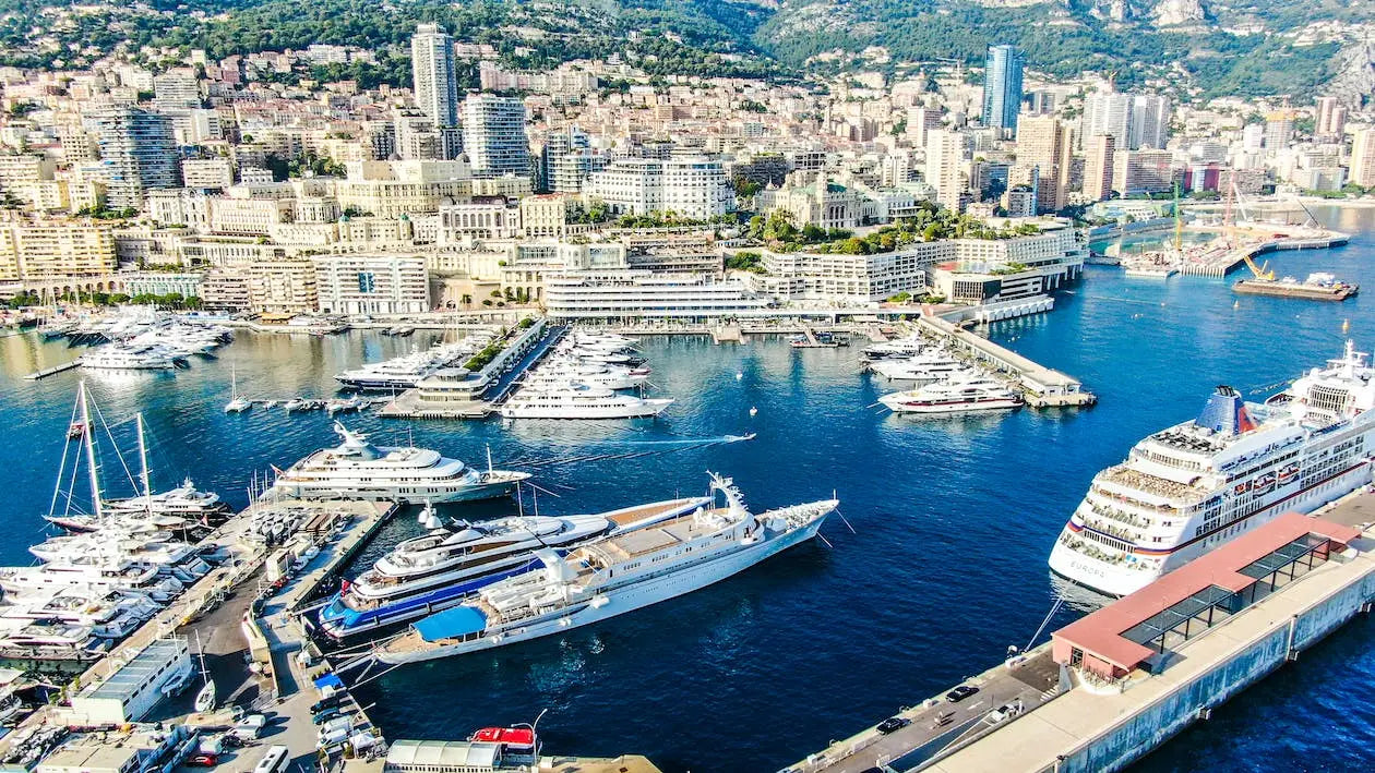 quel-est-le-port-militaire-le-plus-important-de-France