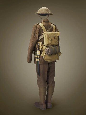 Qui a inventé la tenue militaire ?