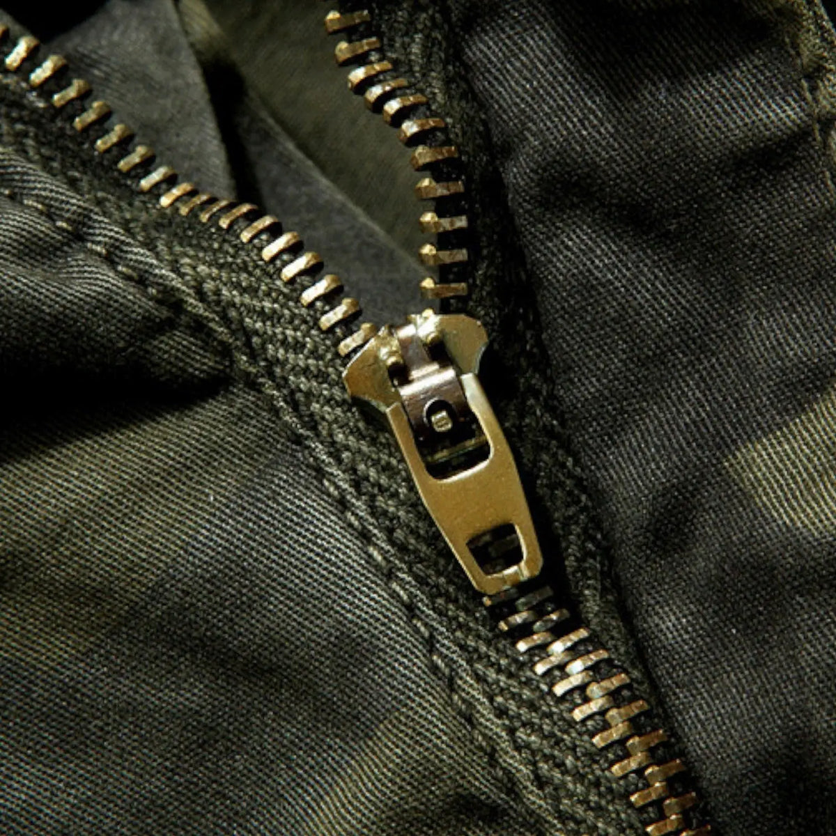 Short camouflage militaire