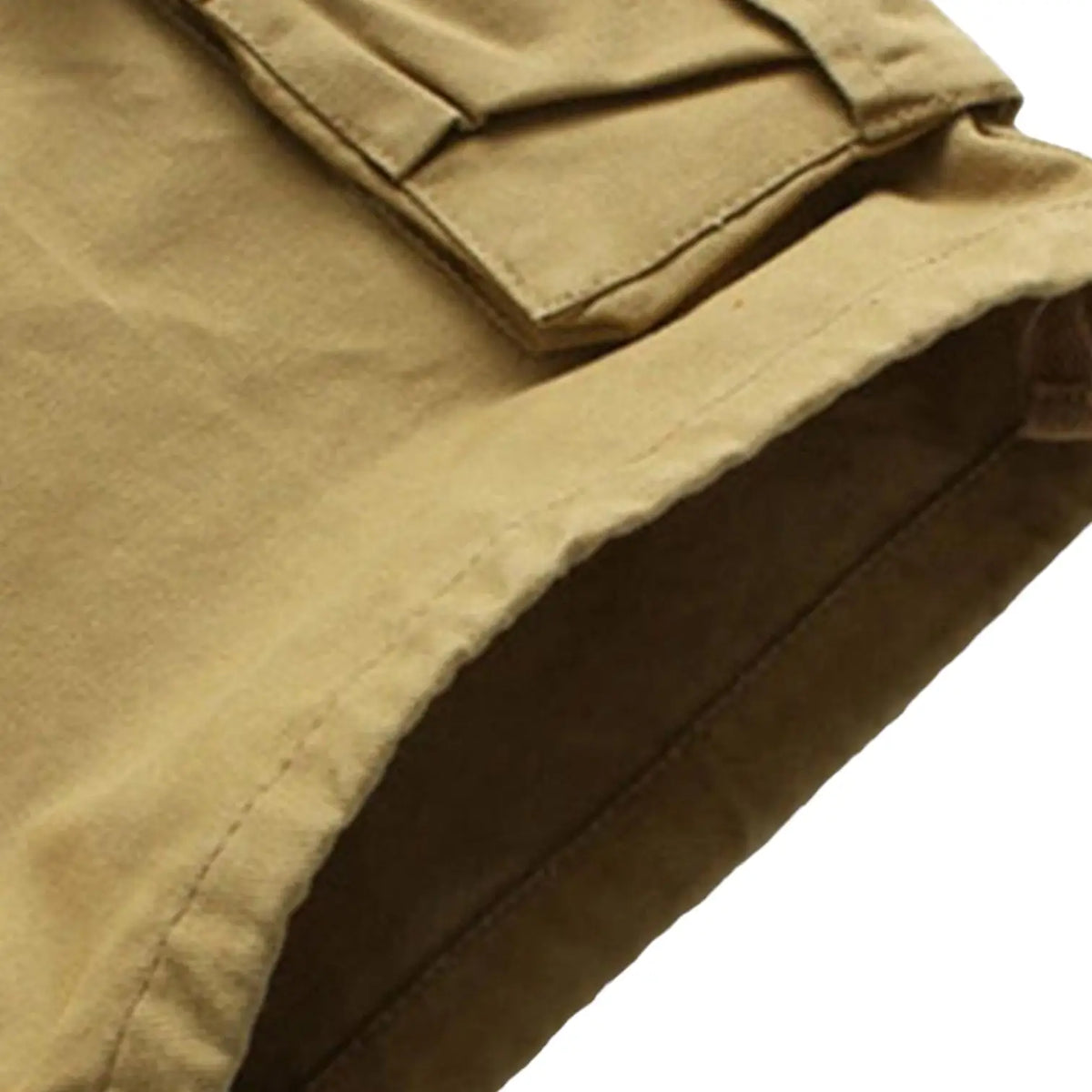 SHORT MILITAIRE AVEC POCHES PRATIQUES